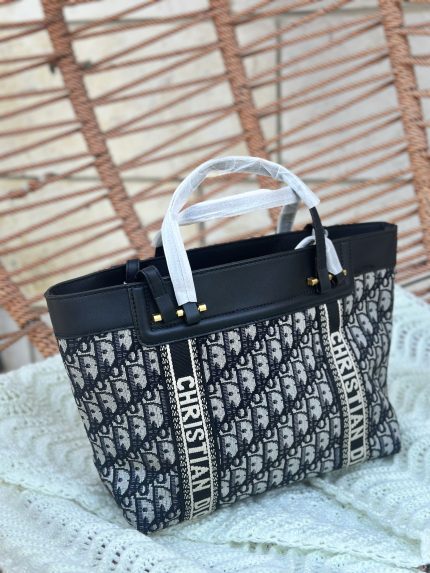 Dior حقيبة