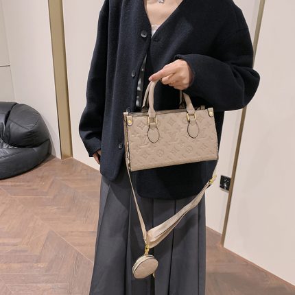 LV حقيبة