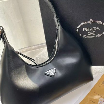 Prada حقيبة