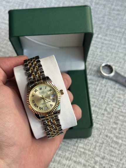 ساعة رولكس نسائية