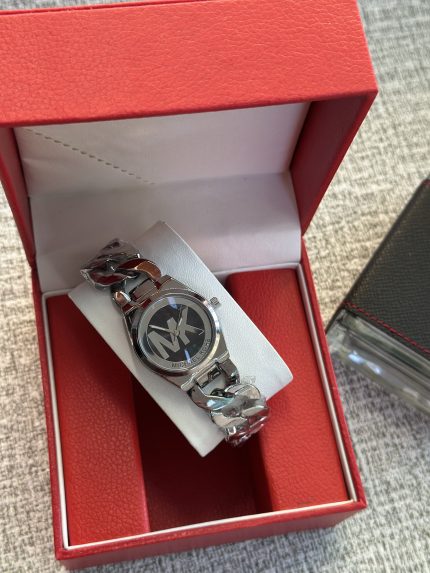 ساعة مايكل كورس