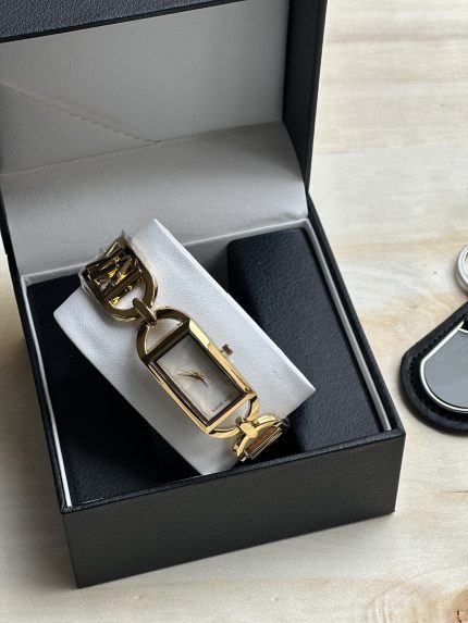 ساعة مايكل كورس