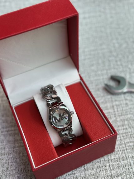 ساعة مايكل كورس