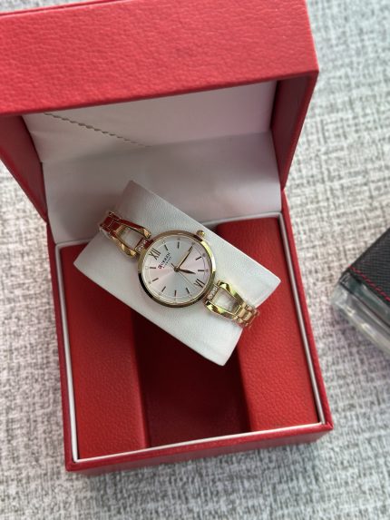 ساعة نسائية لون ذهبي