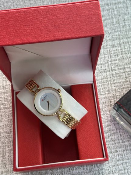 ساعة نسائية لون ذهبي