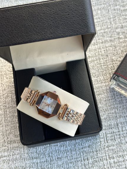 ساعة ستاتي انيقة