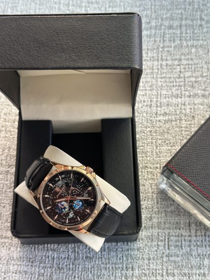 ساعة شبابية جلد