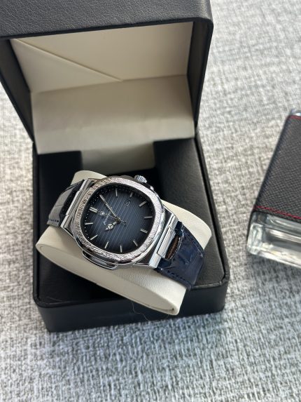 ساعة شبابية جلد كحلي