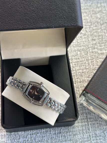 ساعة Dior