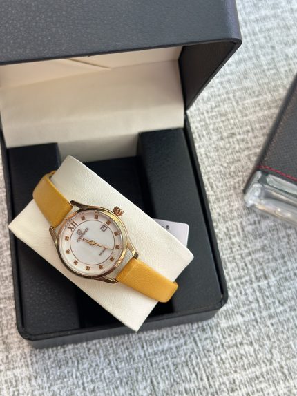 ساعة جلد ستاتي