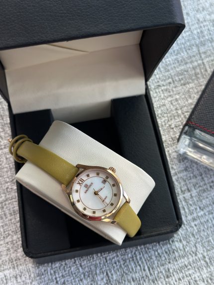 ساعة جلد ستاتي