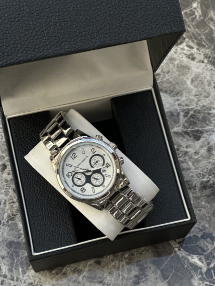 ساعة شبابية