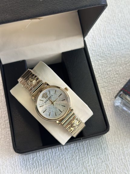 ساعة فرساتشي ذهبي