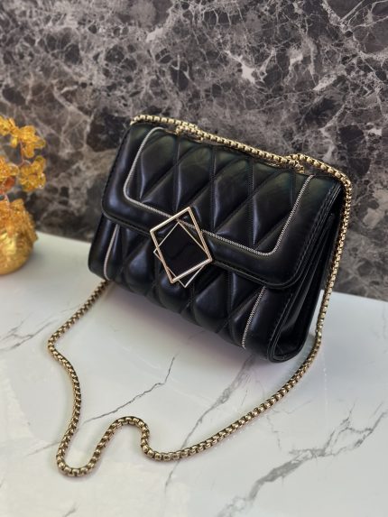 حقيبة كلاسيكية