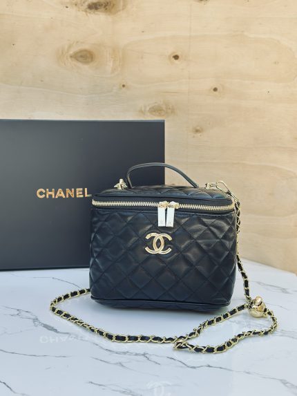 Chanel حقيبة مع البوكس