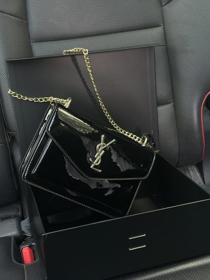 مع البوكس والكيس YSL