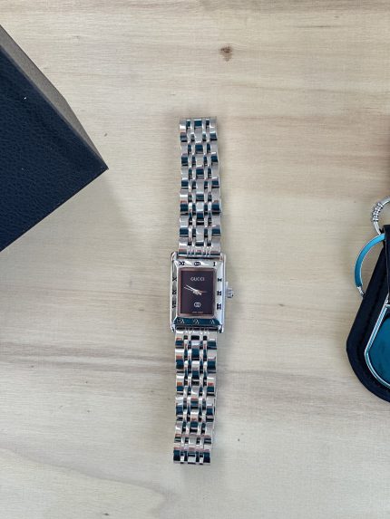 Gucci ساعة