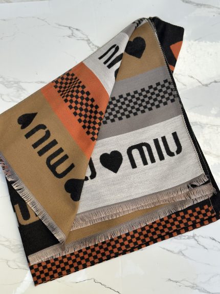 شال Miu Miu