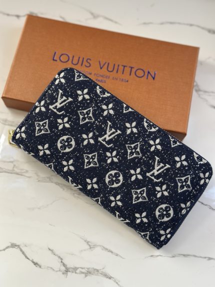 جزدان كحلي LV