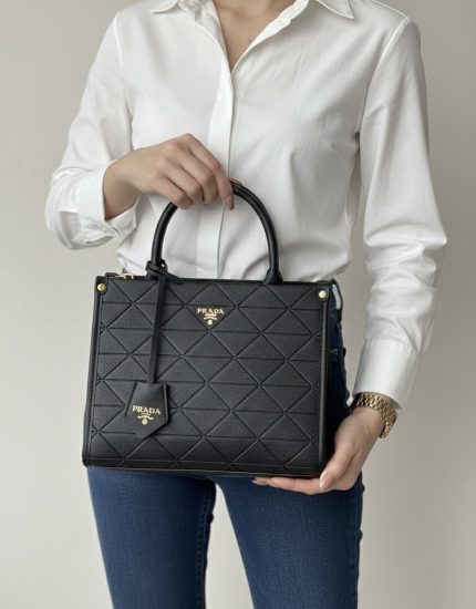 Prada حقيبة