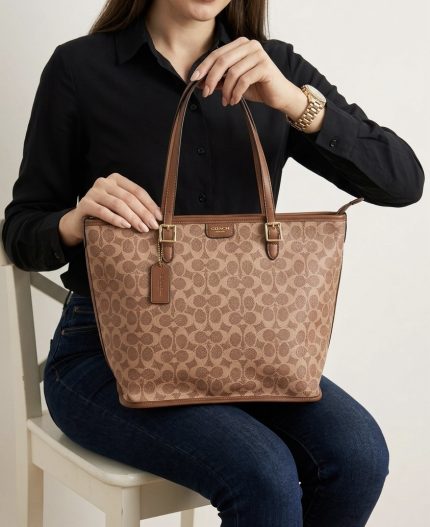 Coach الحجم الكبير