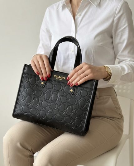 Coach الحجم الكبير