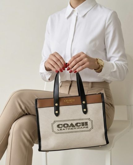 Coach الحجم الكبير