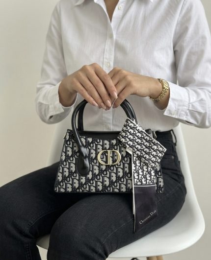 مع البوكس Dior