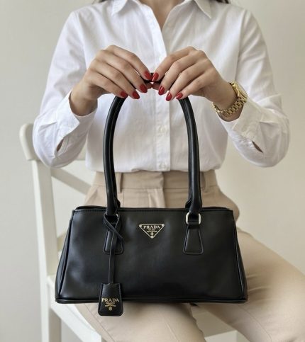 Prada حقيبة