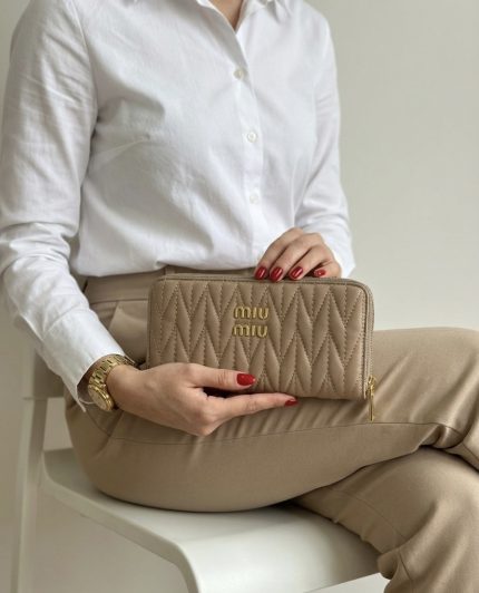MIU MIU جزدان