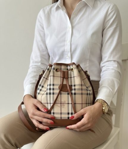 Burberry حقيبة