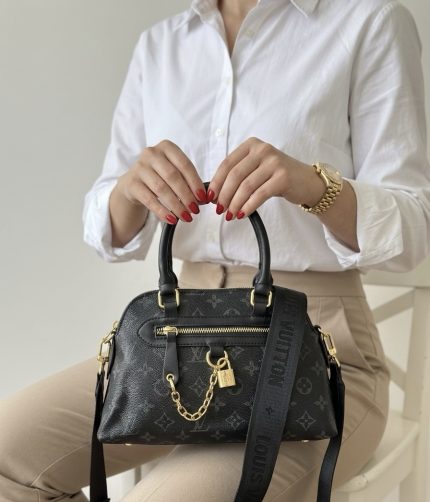 LV حقيبة