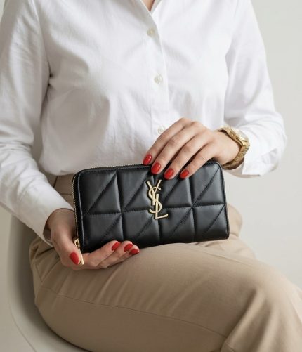 جزدان YSL ذهبي