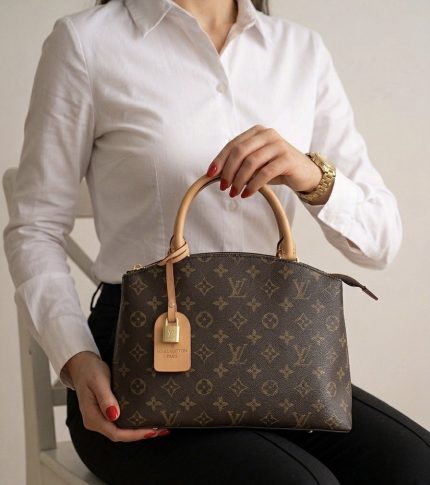 LV حقيبة