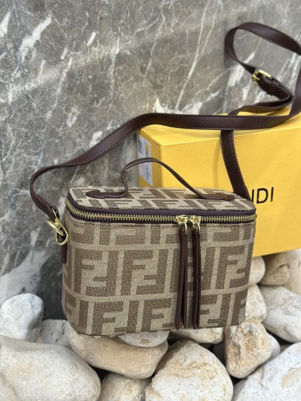 Fendi مع البوكس