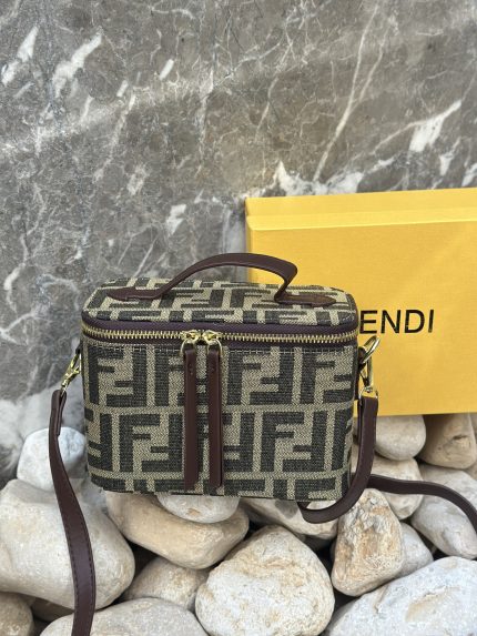 Fendi مع البوكس
